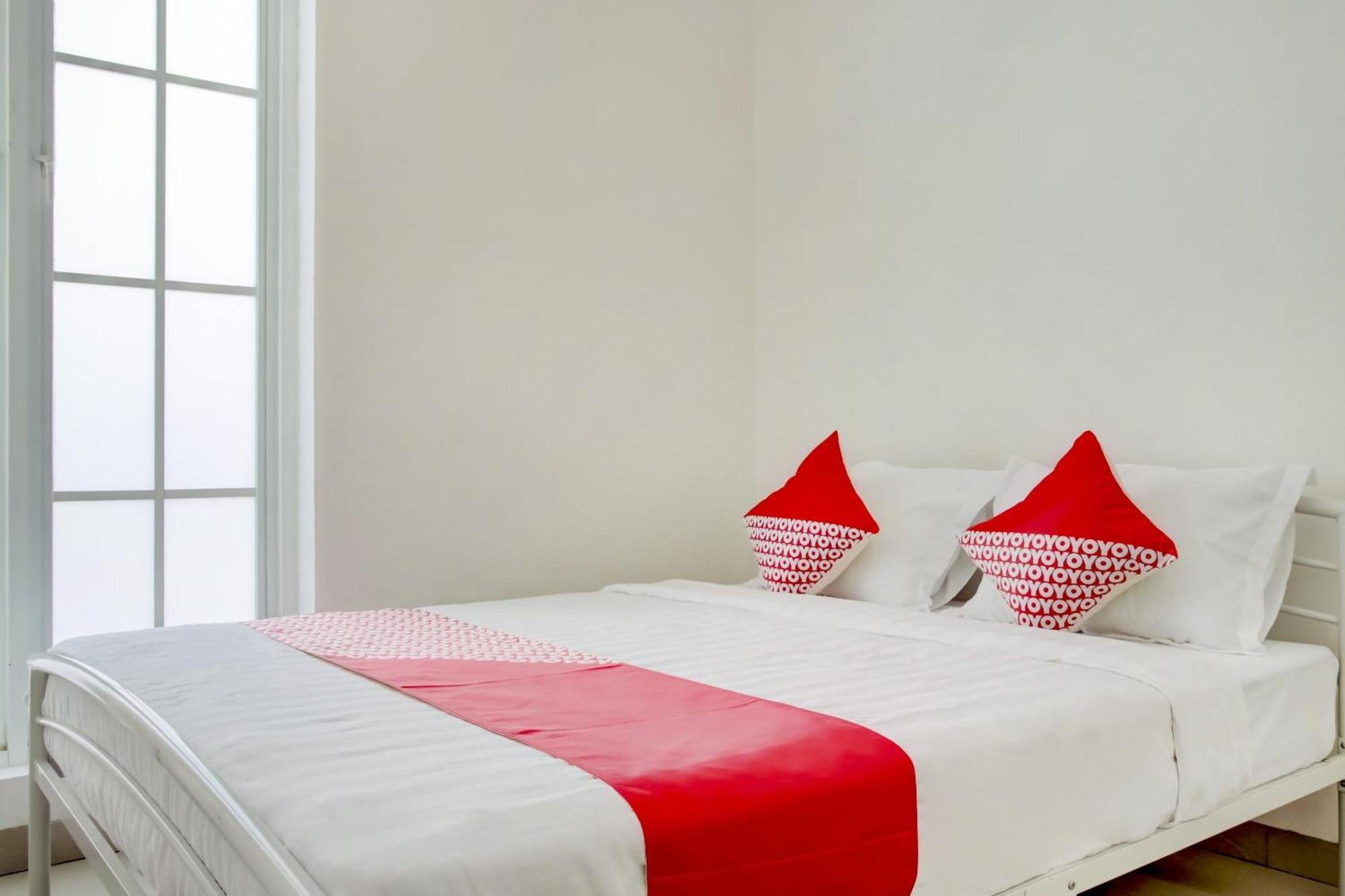 Hotel O Panakkukang Near Mall Panakkukang Formerly Golden White House Makassar Ngoại thất bức ảnh