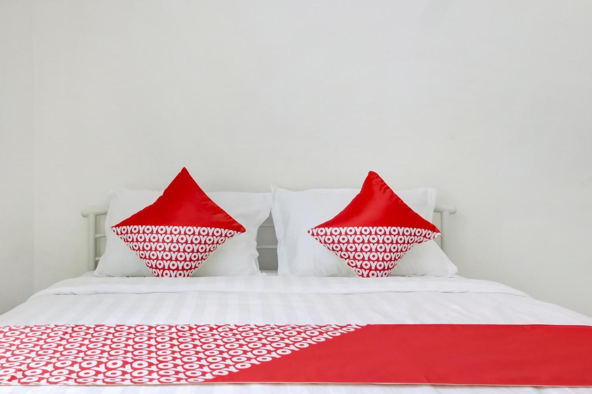 Hotel O Panakkukang Near Mall Panakkukang Formerly Golden White House Makassar Ngoại thất bức ảnh
